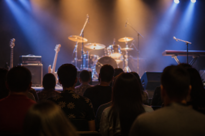 40 crianças levam música popular e pop ao palco em Curitiba nesta sexta