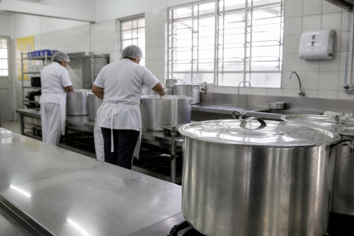 Cozinha escolar reformada
