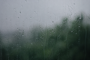 Gotas de chuva em vidro de janela