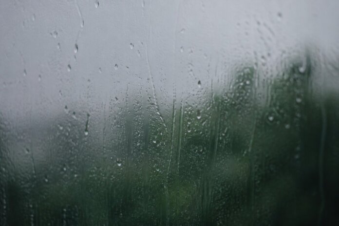 Gotas de chuva em vidro de janela