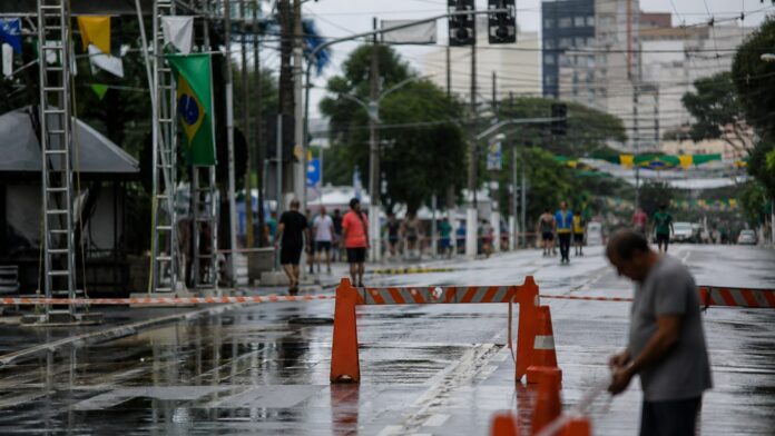 Arapongas interdita vias centrais para Desfile Cívico de 7 de setembro