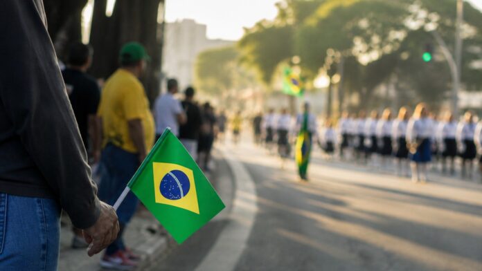 Arapongas celebra Semana da Pátria com hasteamento de bandeiras e desfile cívico