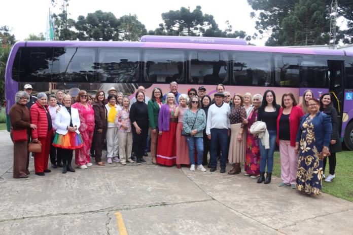Campo Largo recebe ônibus para transporte de idosos do Momi