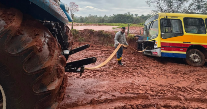 Paranavaí reforça equipes nas estradas rurais durante semana de chuvas