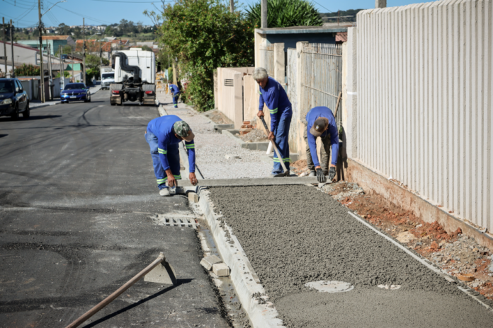 Pinhais avança em obras nas ruas Cotovia e Tico-Tico no Jardim Cláudia