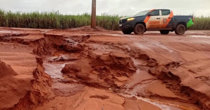 Chuvas deixam estradas rurais de Paranavaí com atoleiros e alagamentos