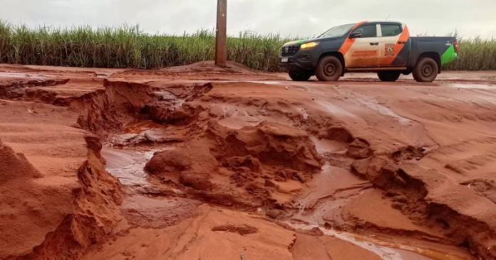 Chuvas deixam estradas rurais de Paranavaí com atoleiros e alagamentos