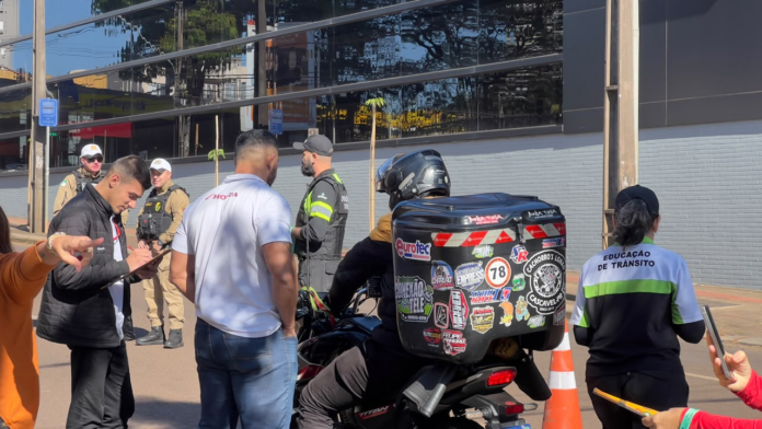 Cascavel leva educação de trânsito para crianças com carrinhos elétricos