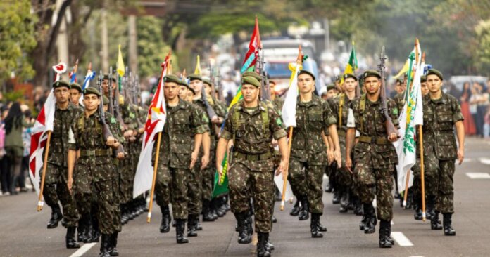 Desfile de 7 de Setembro reúne 37 instituições em Paranavaí: confira o trajeto