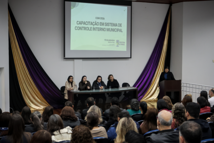Pinhais capacita 130 servidores em controle interno e transparência