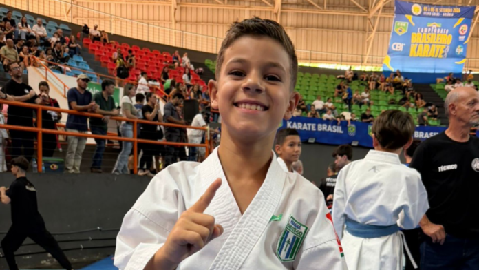 Arapongas conquista ouro no Brasileiro de Karatê; atleta vai à final em Londrina