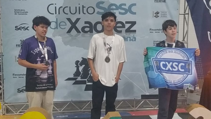 Arapongas conquista ouro e prata no Circuito Sesc de Xadrez em Jacarezinho