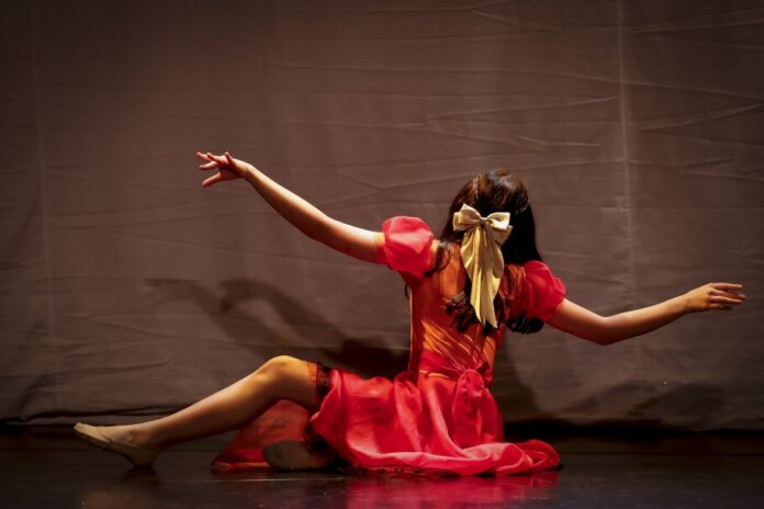 Teatro da Praça apresenta mostra de dança moderna criada pelas alunas