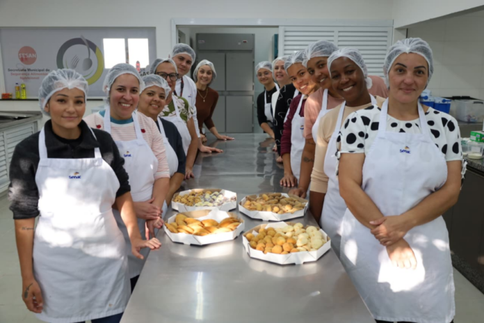 Arapongas oferece curso gratuito de doces e salgados para festas infantis