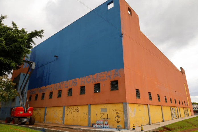 Ginásio Mateus Romera em Arapongas recebe pintura e modernização até dezembro
