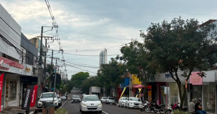 Paranavaí tem chuva e 17°C nesta segunda, mas calor volta na quarta