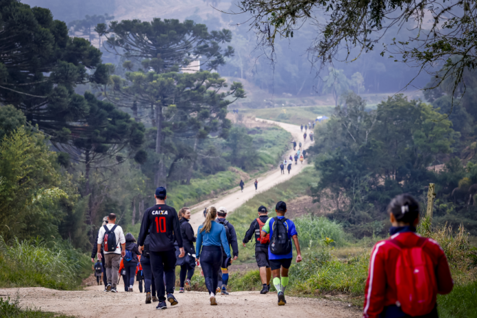 Araucária faz 19ª Caminhada na Natureza com percurso de 13 km à noite