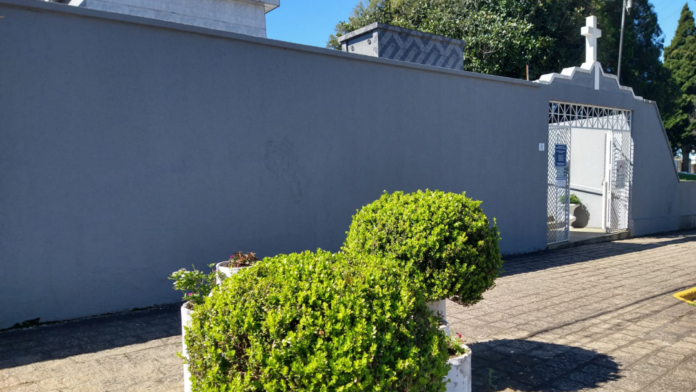 Campo Largo abre 47 vagas para vender flores e velas nos cemitérios em Finados