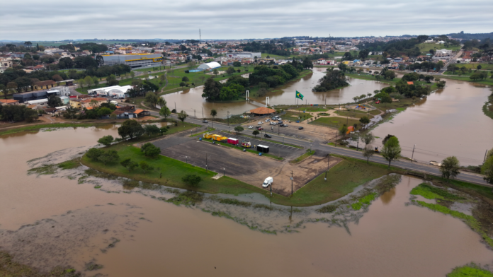 Ônibus do Socavão para Castro suspensos por obras emergenciais na estrada