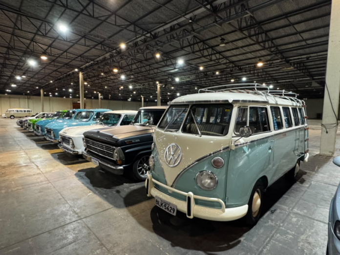 Arapongas reúne colecionadores no 1º Encontro de Autos Antigos