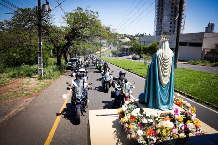 Motociclistas celebram missa e fazem motociata em Maringá