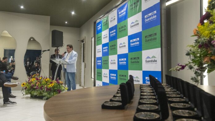 Guaratuba entrega 22 comendas na 3ª cerimônia do ano dos 255 anos