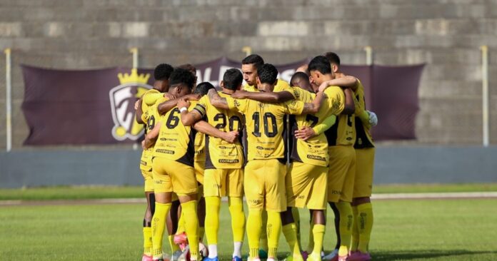 FC Cascavel demite técnico César Bueno após três derrotas na Copa Paraná