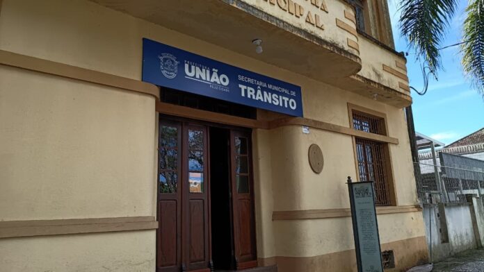 Famílias atingidas pela enchente devem se cadastrar na Defesa Civil para cesta básica