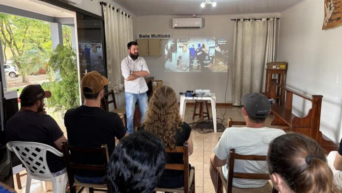 Toledo reúne produtores de leite para debater melhoramento genético em bovinos