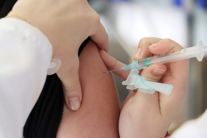 Londrina amplia vacinação contra meningite para jovens até quarta-feira