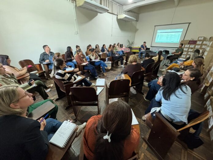 Jacarezinho capacita gestores sobre sistema Cidade 360 nas escolas municipais