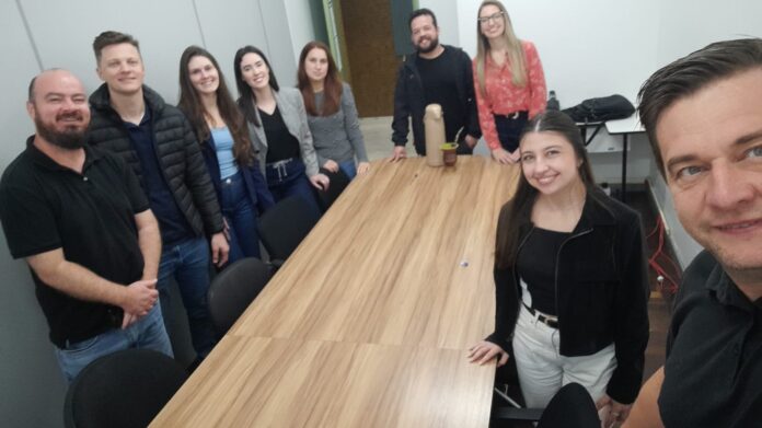 Engenheiros e arquitetos de União da Vitória aprendem técnicas de concreto para obras