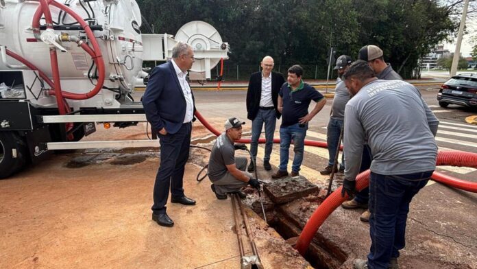 Toledo adquire equipamento para limpar bueiros e prevenir alagamentos