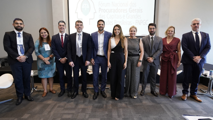 Curitiba apresenta acordo inédito sobre reforma tributária em encontro no Rio