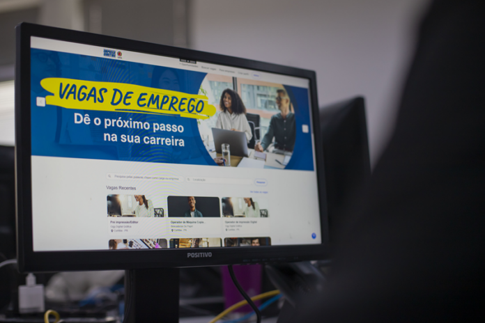 Emprega Curitiba abre 10 vagas