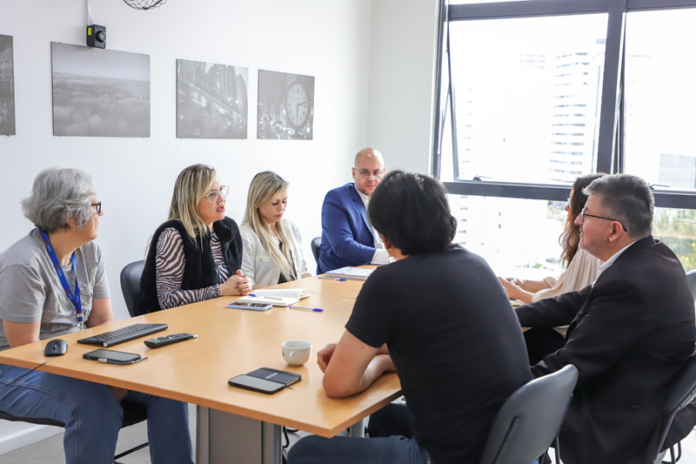 Servidores de Curitiba ganham aumento com Crescimento Horizontal 2026