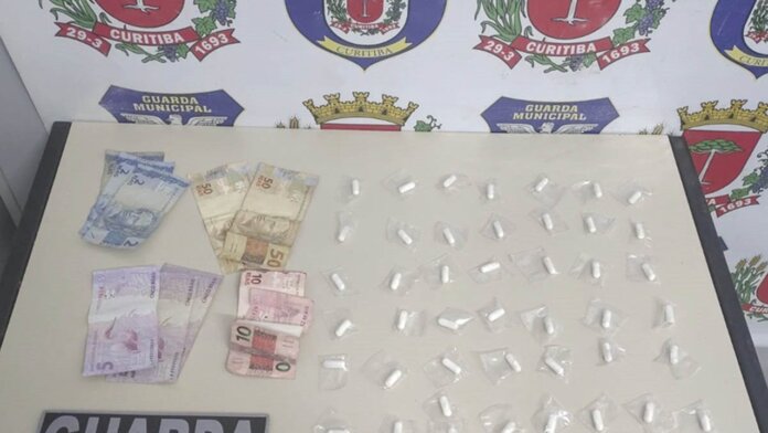 Guarda Municipal prende suspeito com 60 cápsulas de cocaína no Tatuquara