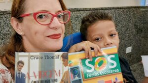 Educadora da FAS publica décimo livro e une assistência social com literatura em Curitiba