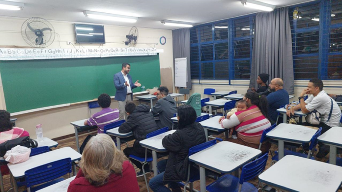 Curitiba leva empreendedorismo a 202 estudantes da EJA em outubro