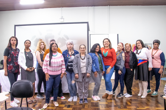Oficina de fotografia profissional e autoestima reúne mulheres em Curitiba