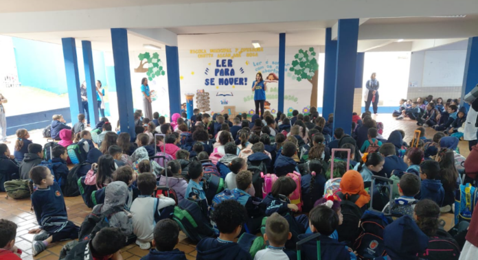 36 alunos de escola municipal de Maringá ganham prêmio por frequência e desempenho