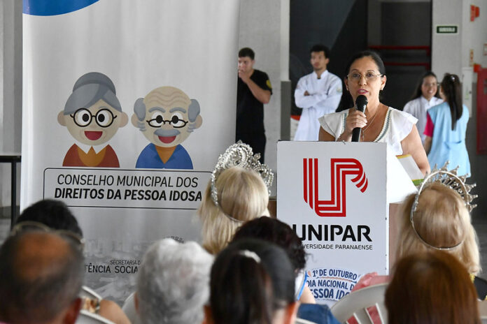 Umuarama reúne idosos para debater saúde, golpes e qualidade de vida
