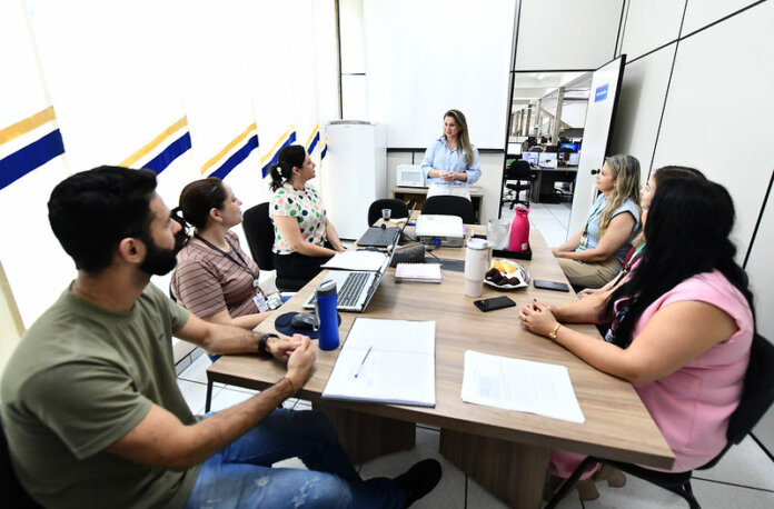 Umuarama avalia boas práticas nas escolas e premia professores com R$ 3 mil