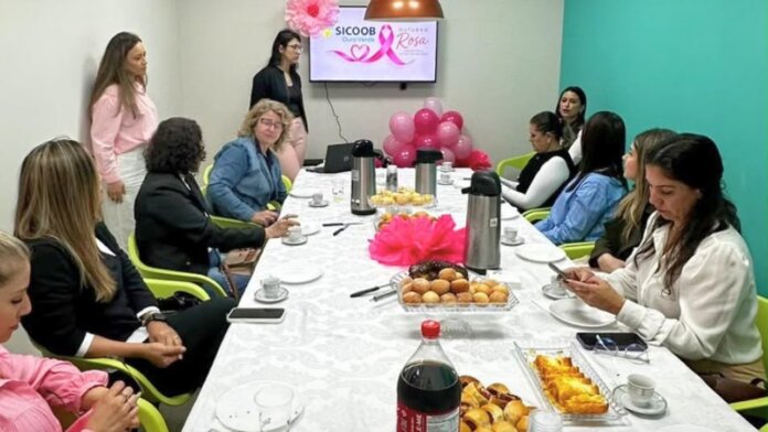 Rolândia fala sobre câncer de mama e útero com mulheres do Sicoob