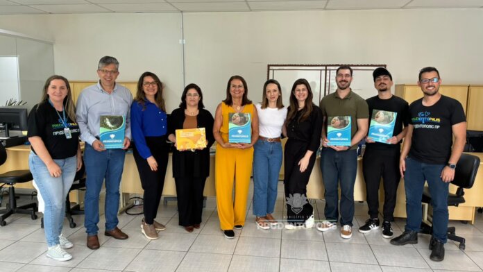 Prudentópolis apresenta práticas de alfabetização a representantes do Estado e do Ceará