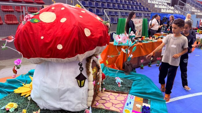 Matinhos realiza Feira Multicultural com apresentações e projetos de estudantes