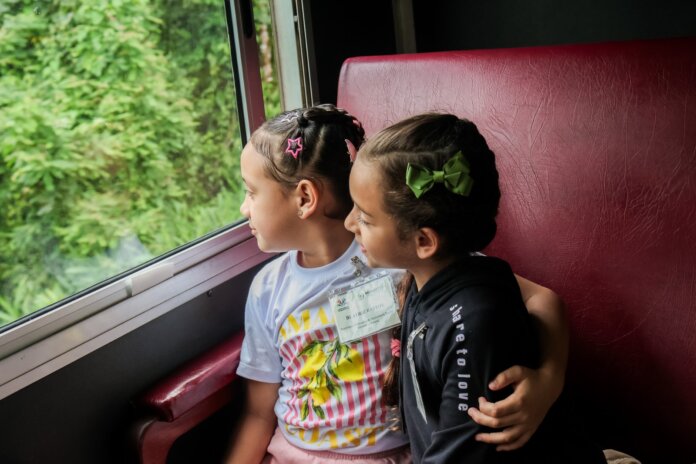Morretes leva 40 crianças de trem a Curitiba no Mês das Crianças