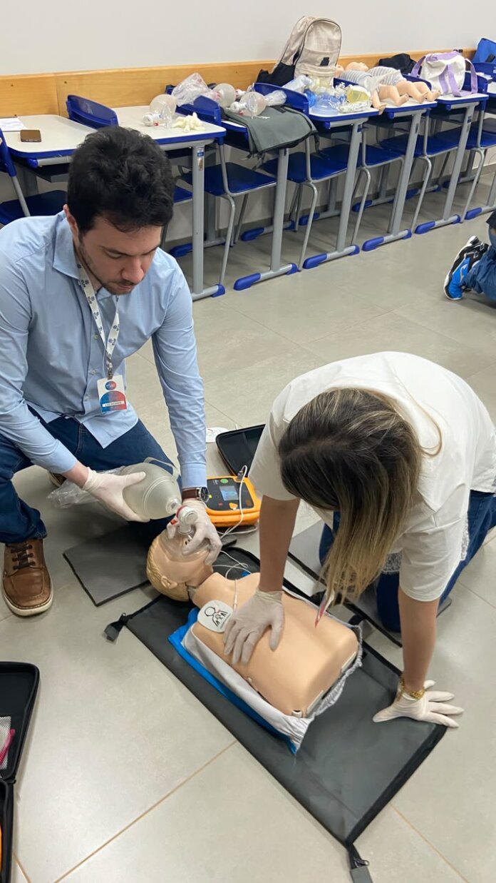 Cascavel capacita 68 médicos em emergências pediátricas com certificação internacional