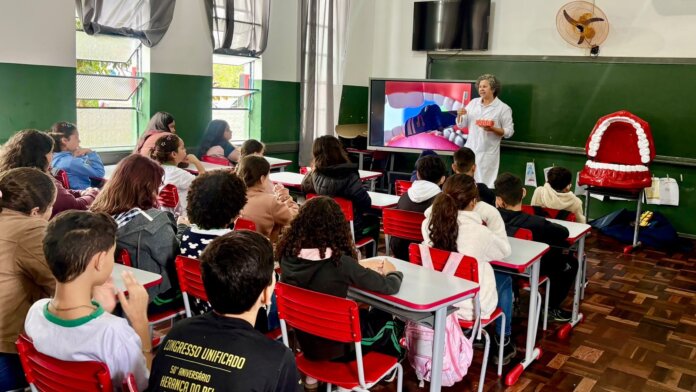 Alunos de Morretes participam de ação de saúde bucal na escola