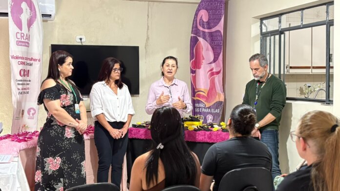 Campo Mourão certifica mulheres em bordado e customização de chinelos